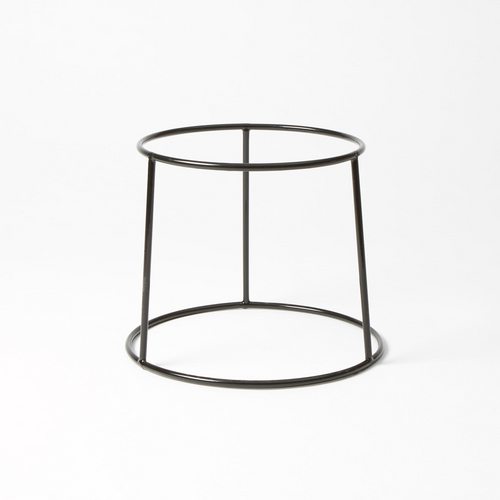 Rubber-coated steel stand for elevated food presentation in restaurants