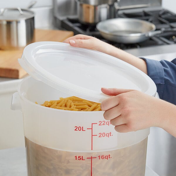 Choice 12, 18, and 22 Qt. Translucent Round Polypropylene Food Storage Container Lid