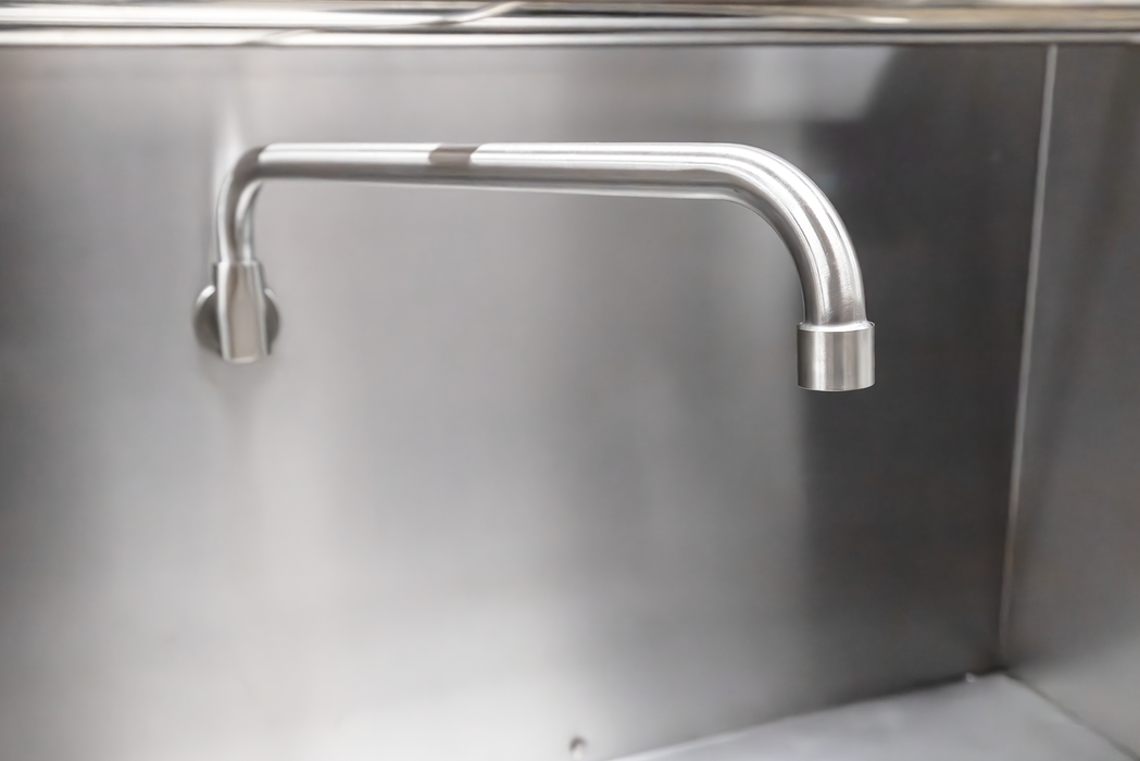 Omcan CE-CN-W2L0-NG Two Chamber Wok Range with 2 x 13″ Rings, Backsplash, Faucet, 190,000 BTU – Natural Gas