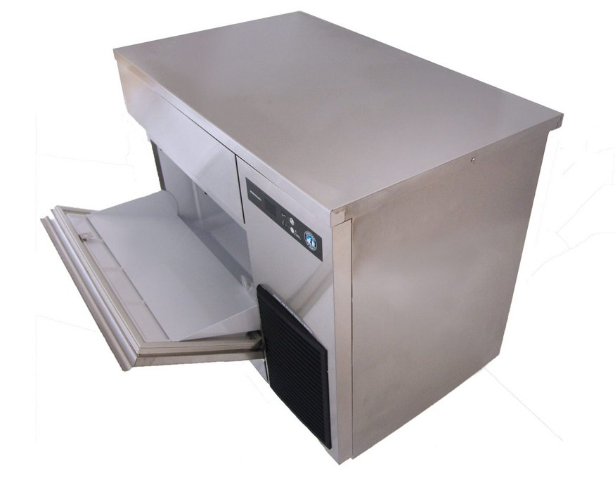 Compact ice maker with air-cooled design and EverCheck™ alert system