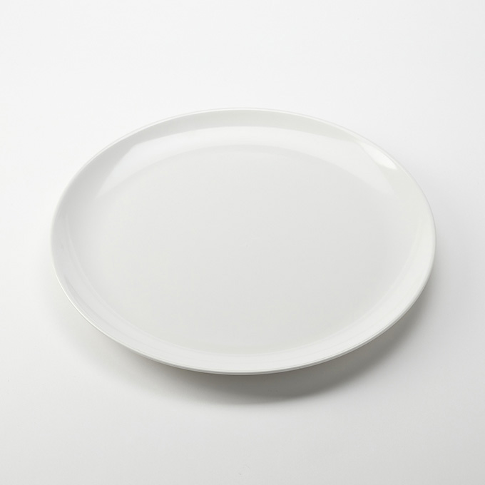 American MetalCraft melamine pizza plate with curved edges in bright white