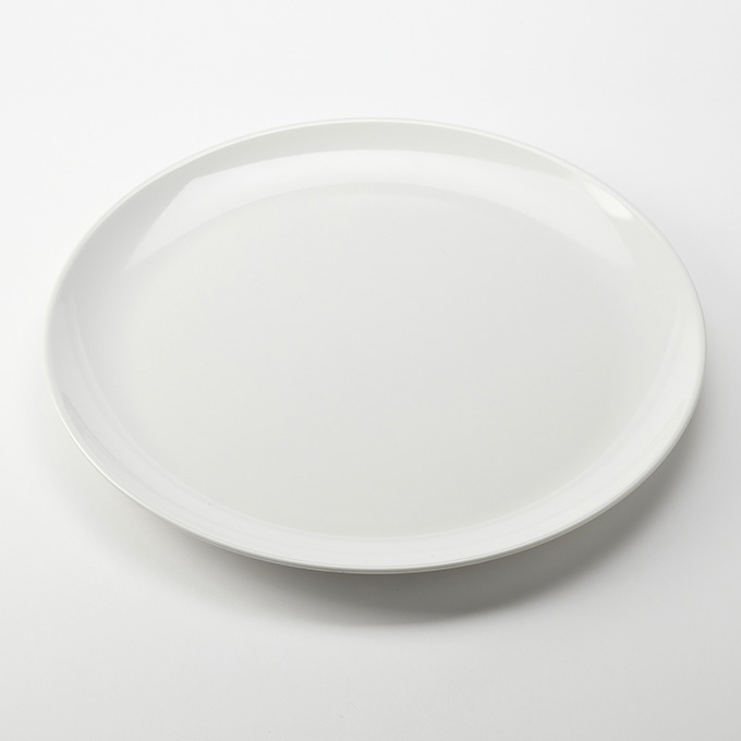 Durable melamine pizza serving plate for restaurants and pizzerias