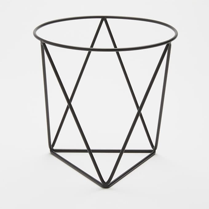 Modern black geometric pizza stand by American MetalCraft on restaurant tabletop
